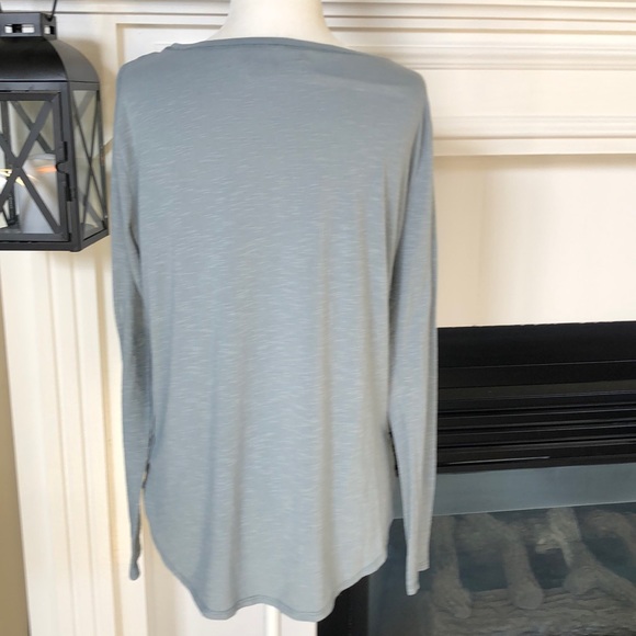 🌺Abercrombie & Fitch crew neck, long sleeve tee🌺 - Picture 7 of 9